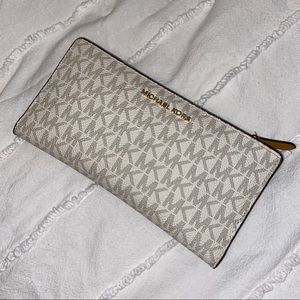 Michael Kors logo slim wallet